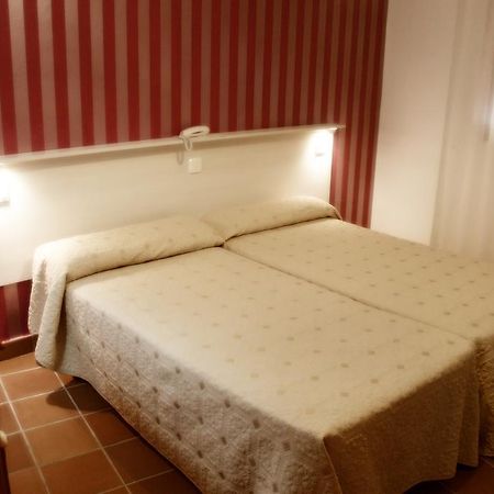 Hostal Plaza De Italia Caces Værelse billede
