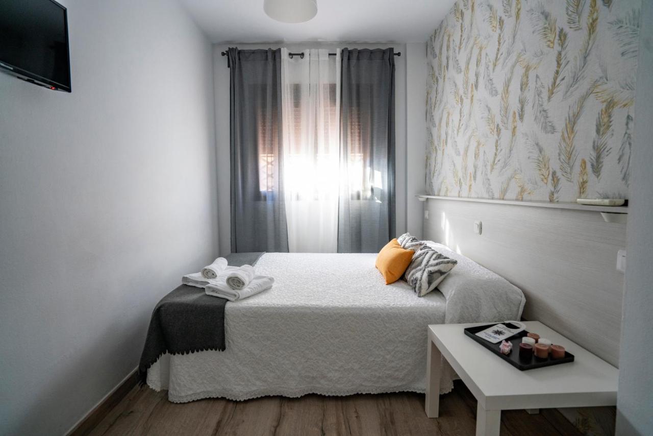 Hostal Plaza De Italia Caces Eksteriør billede
