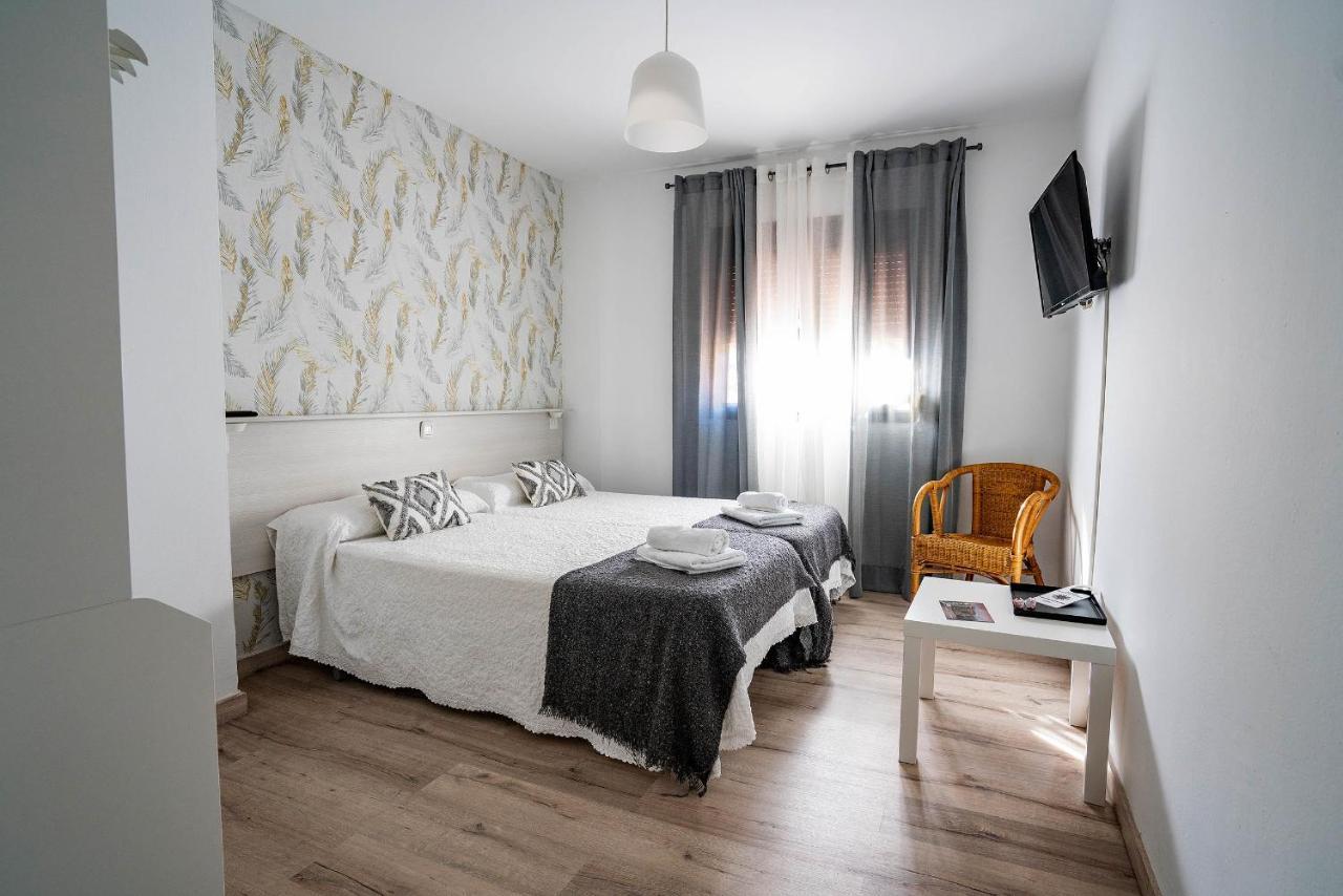 Hostal Plaza De Italia Caces Eksteriør billede