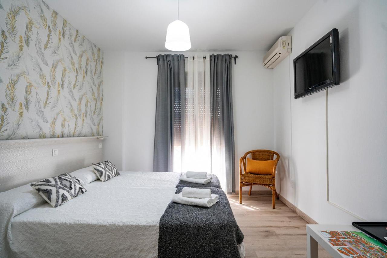 Hostal Plaza De Italia Caces Eksteriør billede