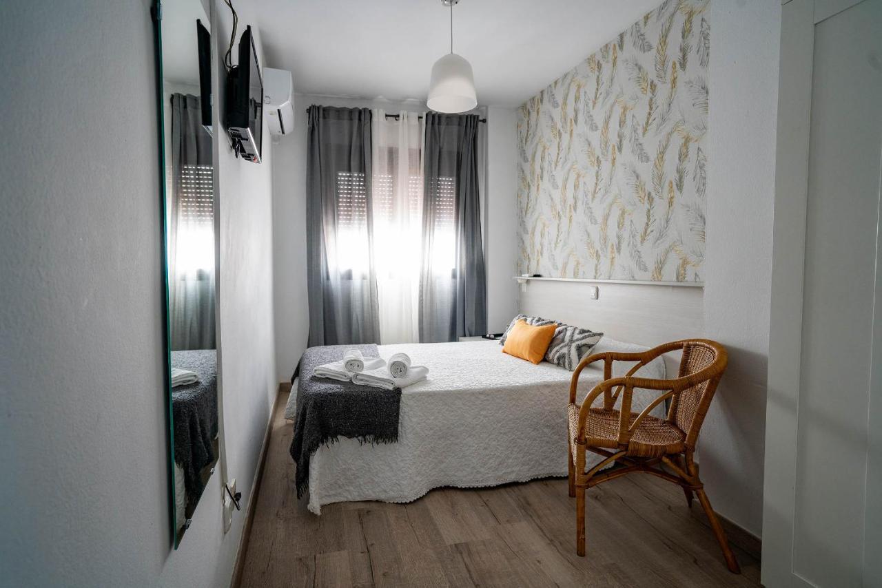 Hostal Plaza De Italia Caces Eksteriør billede