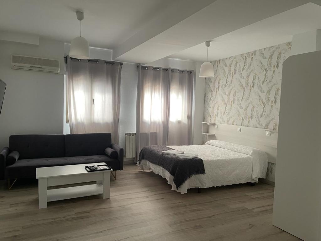 Hostal Plaza De Italia Caces Eksteriør billede