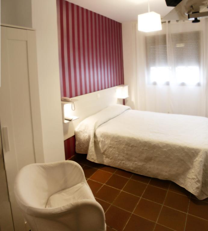 Hostal Plaza De Italia Caces Eksteriør billede